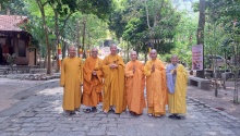 Phật tử Tổ đình Từ Nghiêm cúng dường Tăng Ni tại Hương Hải Thiền Viên