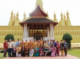 Hình ảnh Phật tử chùa Hương Hải thiền viên Từ thiện tham quan đất Lào